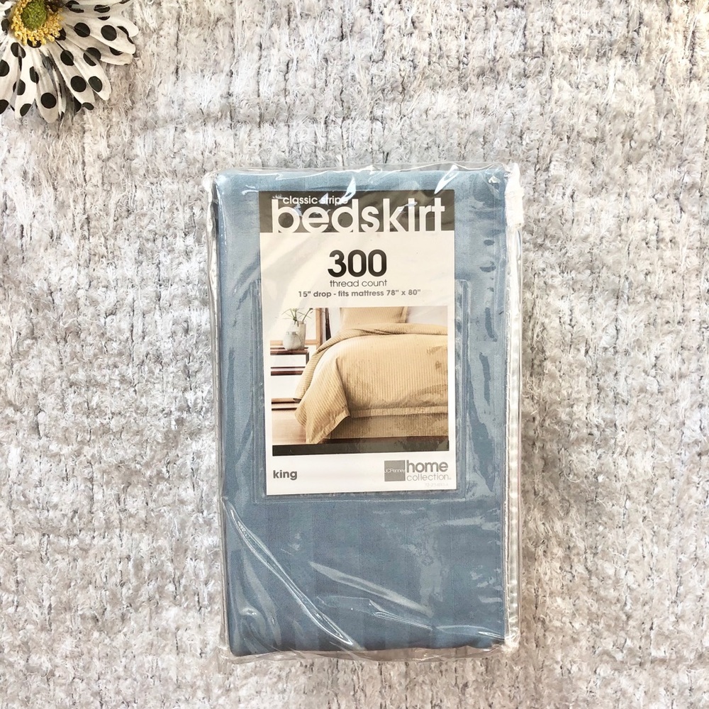 🆕New with tags CLASSIC STRIPE KING  BEDSKIRT BLUE